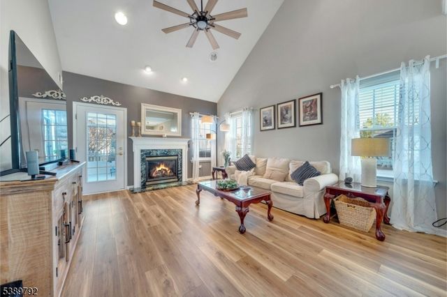 5 La Rochelle Dr, Manchester Twp., NJ 08759