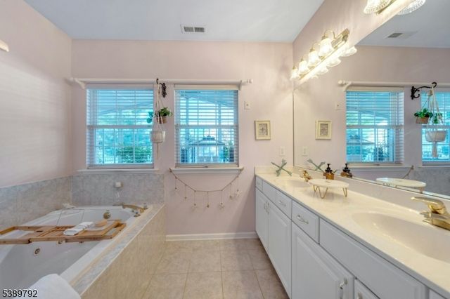 5 La Rochelle Dr, Manchester Twp., NJ 08759