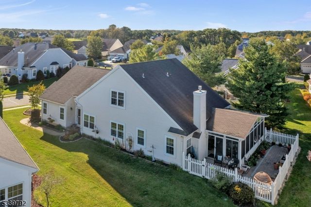 5 La Rochelle Dr, Manchester Twp., NJ 08759