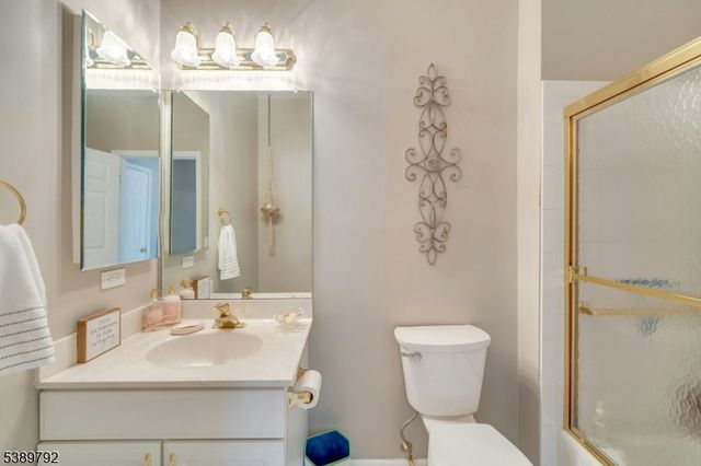 5 La Rochelle Dr, Manchester Twp., NJ 08759