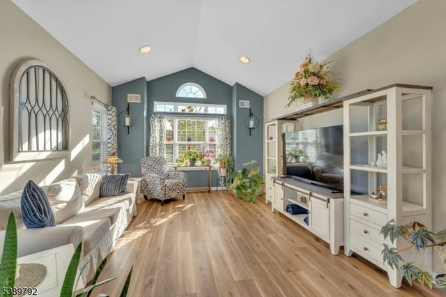 5 La Rochelle Dr, Manchester Twp., NJ 08759