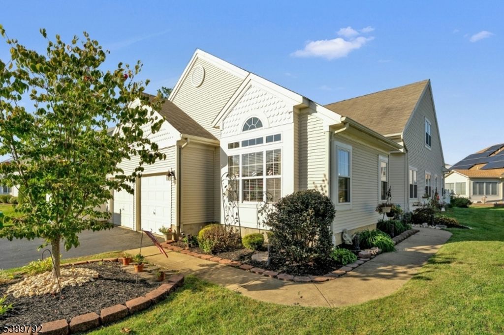 5 La Rochelle Dr, Manchester Twp., NJ 08759