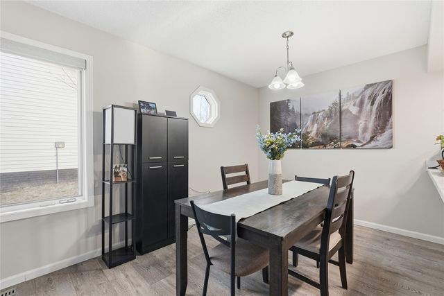 863 Boston Way, Coralville, IA 52241