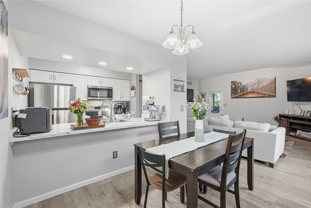 863 Boston Way, Coralville, IA 52241