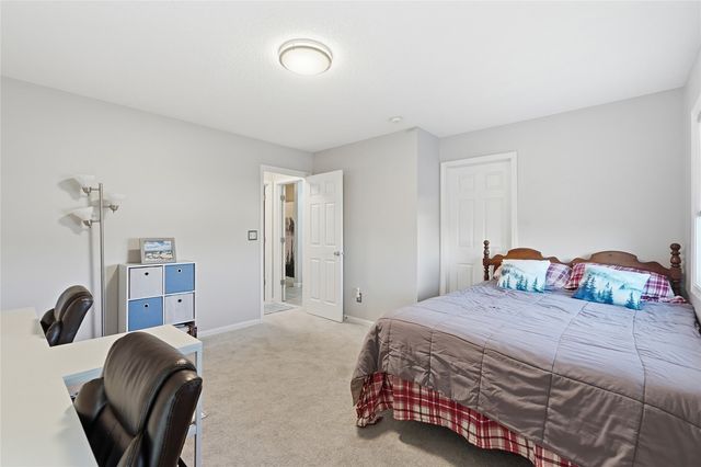 863 Boston Way, Coralville, IA 52241