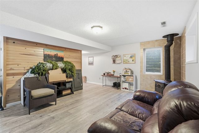 863 Boston Way, Coralville, IA 52241