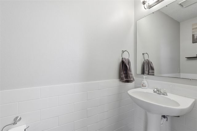 863 Boston Way, Coralville, IA 52241