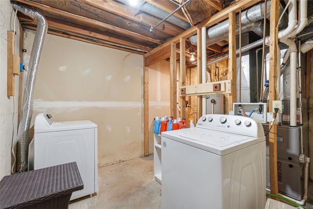 863 Boston Way, Coralville, IA 52241