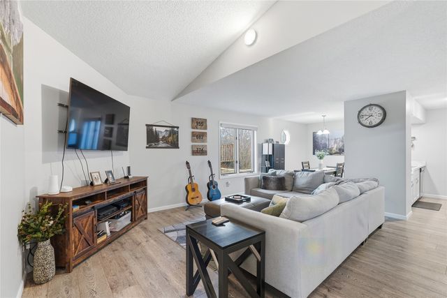 863 Boston Way, Coralville, IA 52241