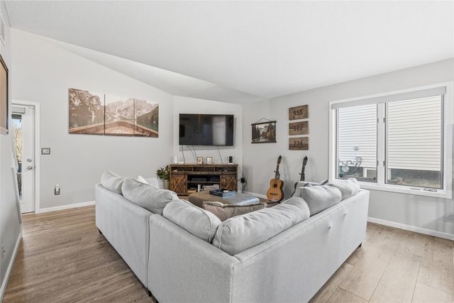 863 Boston Way, Coralville, IA 52241