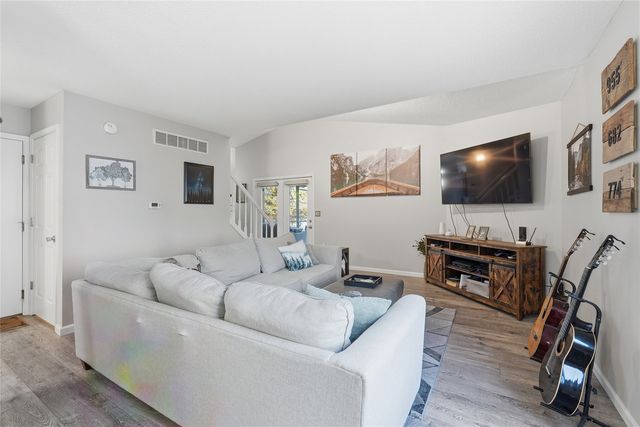 863 Boston Way, Coralville, IA 52241