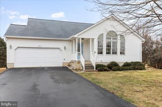 23 TEAKWOOD CT, Harpers Ferry, WV 25425