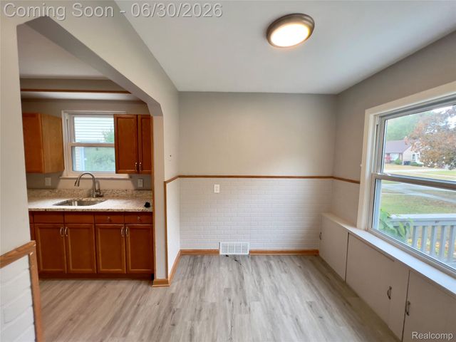 318 DEVILLEN Avenue, Royal Oak, MI 48073