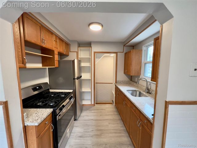 318 DEVILLEN Avenue, Royal Oak, MI 48073