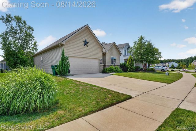 322 Hidden River E, Holly Township, MI 48442