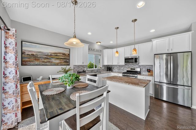 322 Hidden River E, Holly Township, MI 48442