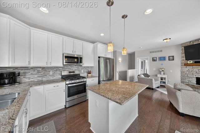 322 Hidden River E, Holly Township, MI 48442