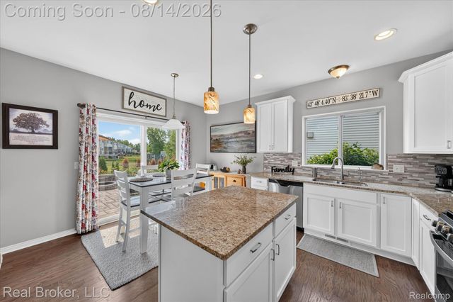 322 Hidden River E, Holly Township, MI 48442