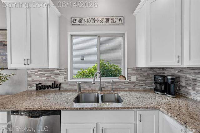 322 Hidden River E, Holly Township, MI 48442