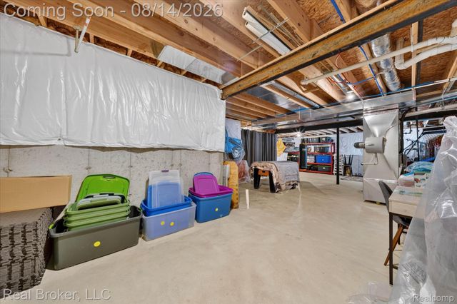 322 Hidden River E, Holly Township, MI 48442