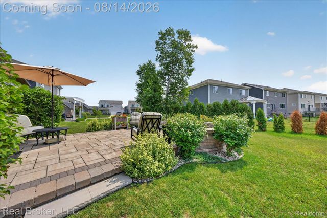 322 Hidden River E, Holly Township, MI 48442