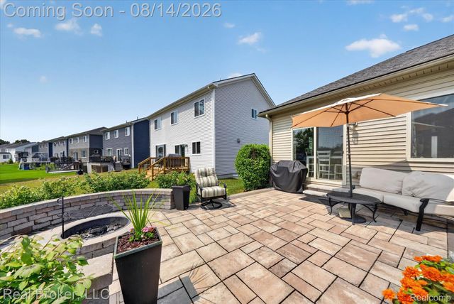 322 Hidden River E, Holly Township, MI 48442