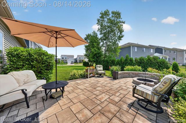 322 Hidden River E, Holly Township, MI 48442
