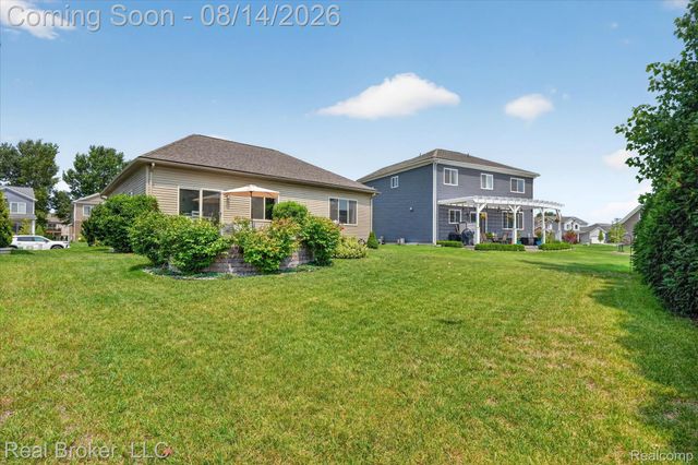 322 Hidden River E, Holly Township, MI 48442