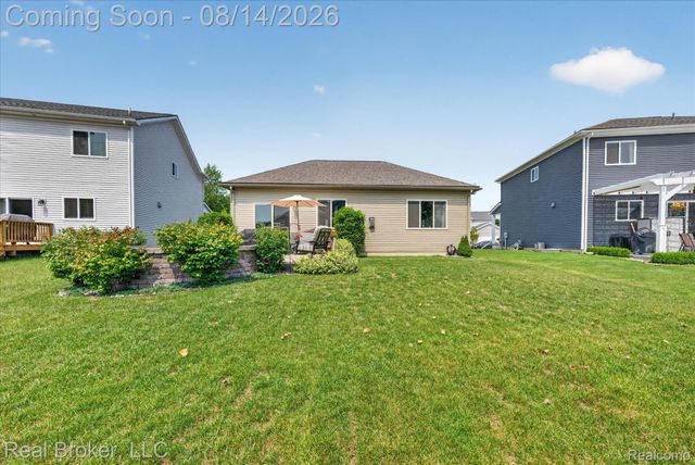 322 Hidden River E, Holly Township, MI 48442