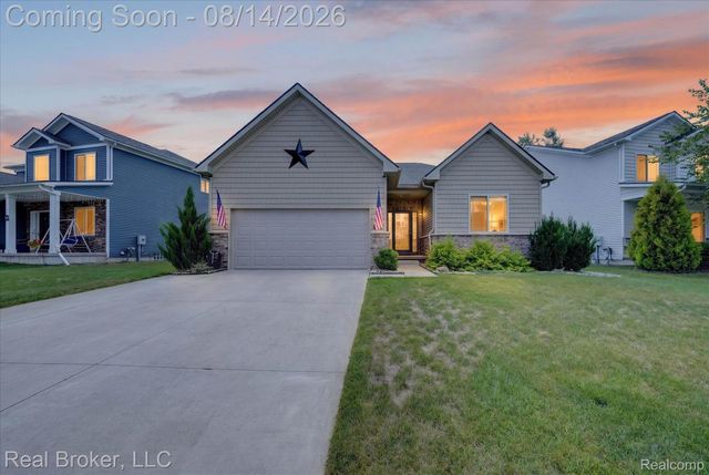 322 Hidden River E, Holly Township, MI 48442