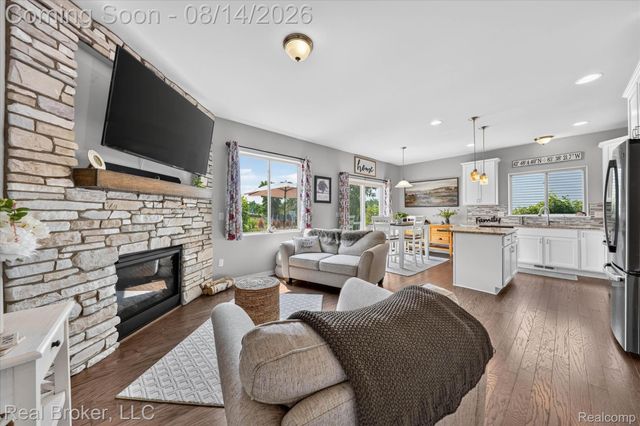 322 Hidden River E, Holly Township, MI 48442