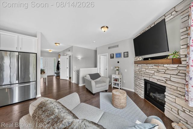 322 Hidden River E, Holly Township, MI 48442