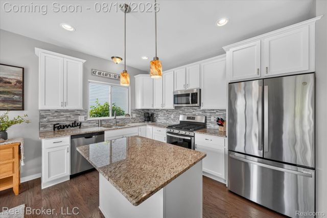 322 Hidden River E, Holly Township, MI 48442