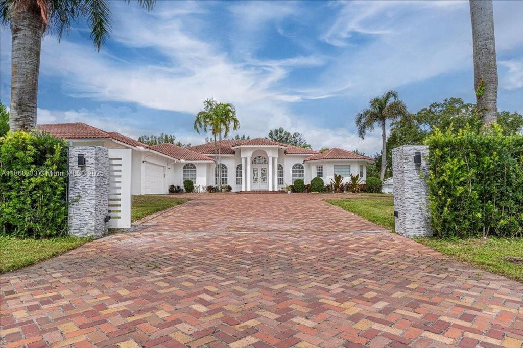 6101 SW 180th Ter, Southwest Ranches, FL 33331