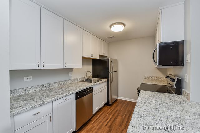 1462 Stonebridge Circle F4, Wheaton, IL 60189