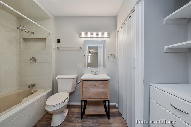 1462 Stonebridge Circle F4, Wheaton, IL 60189