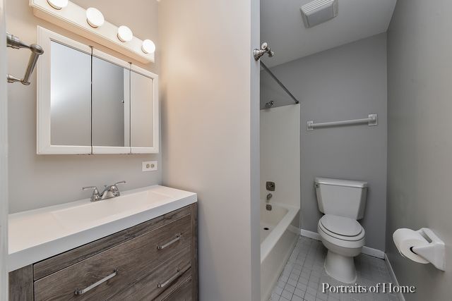 1462 Stonebridge Circle F4, Wheaton, IL 60189