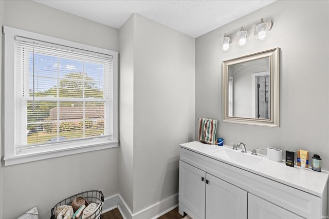 5266 Landview Drive, Newburgh, IN 47630