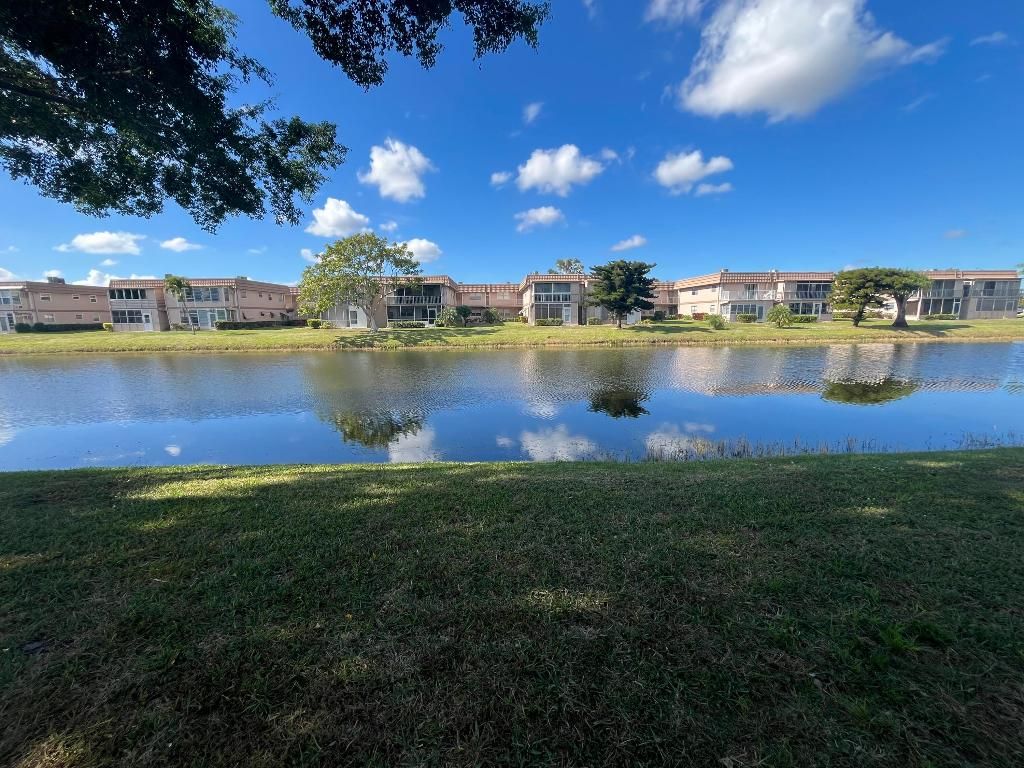 Image 2 of property listing at 206 Valencia I, Delray Beach, FL 33446