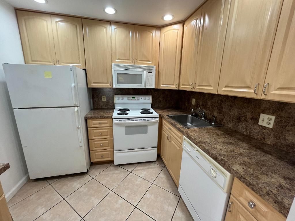 Image 6 of property listing at 206 Valencia I, Delray Beach, FL 33446