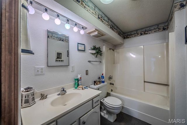 2893 State Road V, Linn Creek, MO 65052