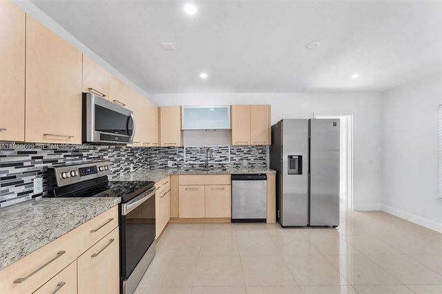 300 SW 11th Ct, Fort Lauderdale, FL 33315