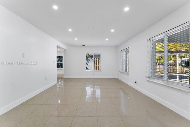 300 SW 11th Ct, Fort Lauderdale, FL 33315