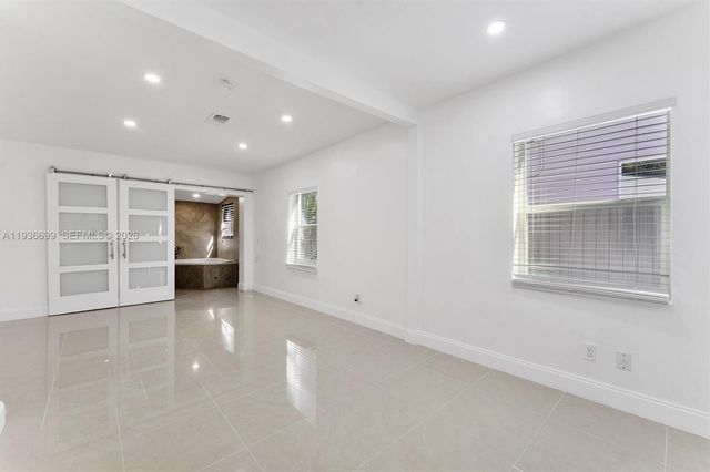 300 SW 11th Ct, Fort Lauderdale, FL 33315