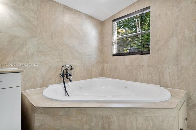 300 SW 11th Ct, Fort Lauderdale, FL 33315