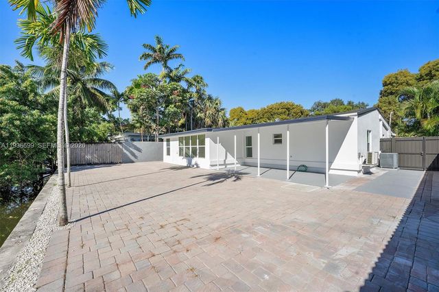 300 SW 11th Ct, Fort Lauderdale, FL 33315