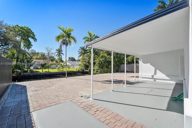 300 SW 11th Ct, Fort Lauderdale, FL 33315