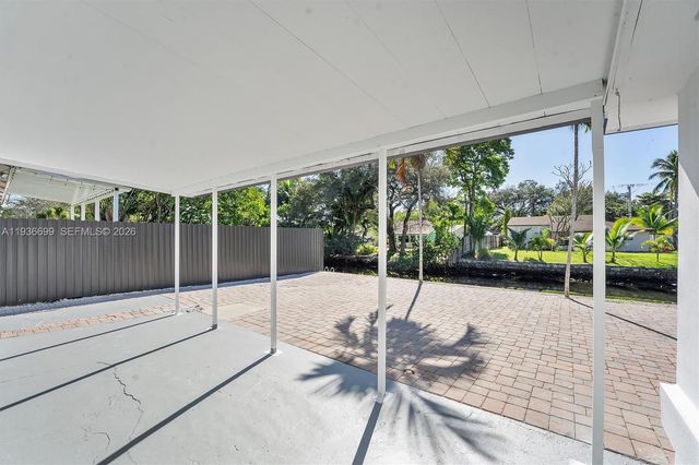 300 SW 11th Ct, Fort Lauderdale, FL 33315