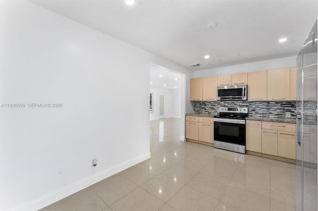 300 SW 11th Ct, Fort Lauderdale, FL 33315