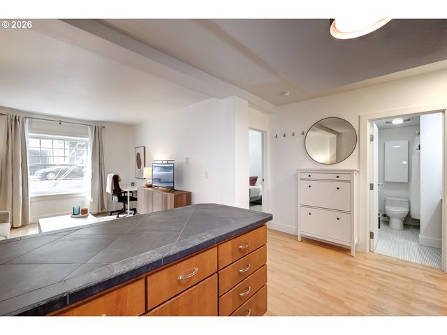 1829 Nw LOVEJOY St 103, Portland, OR 97209